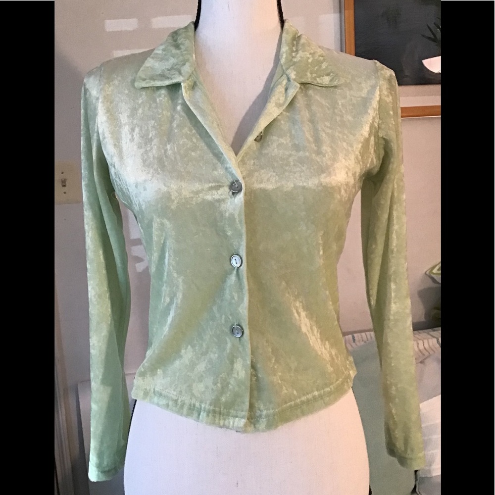 Clè soft light green chemise. M